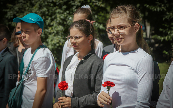 В Брянске проходят мероприятия, приуроченные ко Дню памяти и скорби